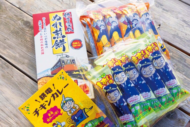 「まずい棒」はみなに配る気軽なお土産にも。オリジナル商品はカレーやラーメンまで多様。