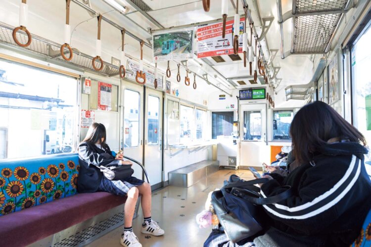 のどかな光景は車内にも、沿線にも。