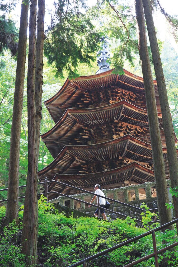 日本に現存する唯一の木造八角塔。