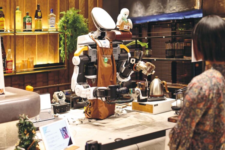 月・水・土曜には1日3回、バリスタが遠隔地から操作しコーヒーを入れてくれる。※料金やサービス内容は変更の可能性あり。