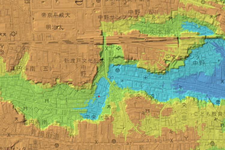赤い丸が撮影地点で、出題写真はここから西（上流側）を見たところ（国土地理院地図の標準地図・標高図・陰影起伏図を加工）。