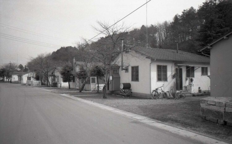 狭山稲荷山公園北側に立ち並ぶ米軍ハウス（写真＝狭山市立博物館）。