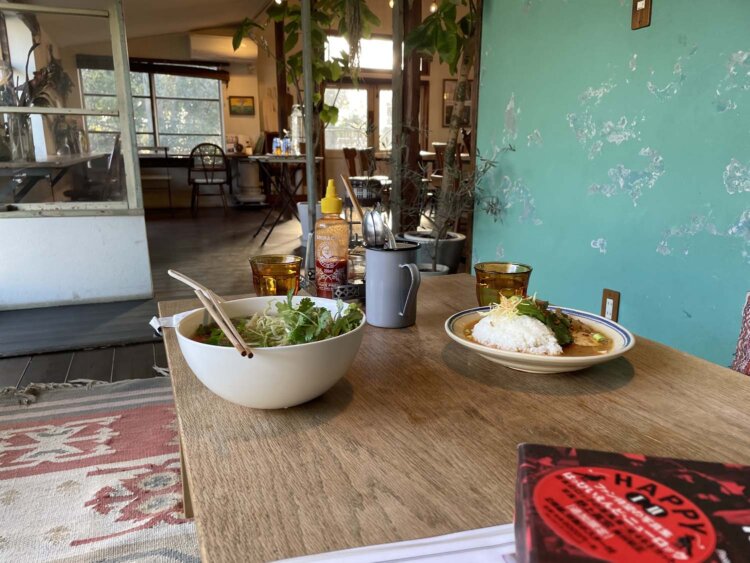 フォーとマッサマンカレーをいただいた。