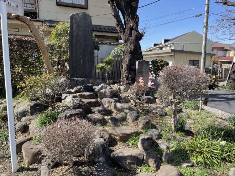 霞川水害慰霊碑。