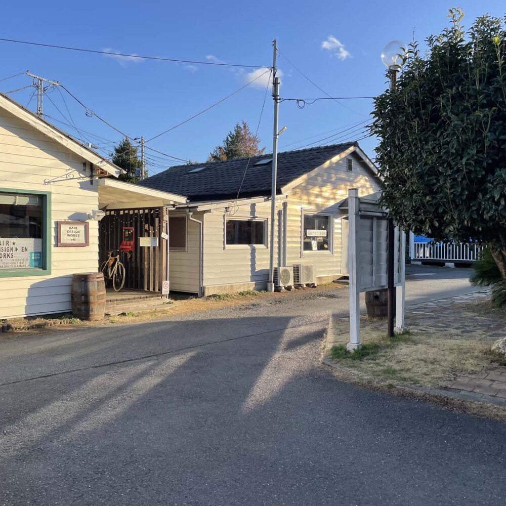 名曲生まれた川沿いの道へ。ミックスカルチャーが響き合う狭山稲荷山公園～入間川～ジョンソンタウン【「水と歩く」を歩く】