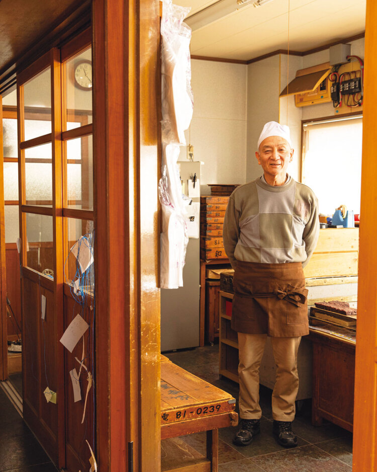 5代目の神谷潤さんが味を引き継ぐ。「冷凍したアイスあんまきもイケますよ」。