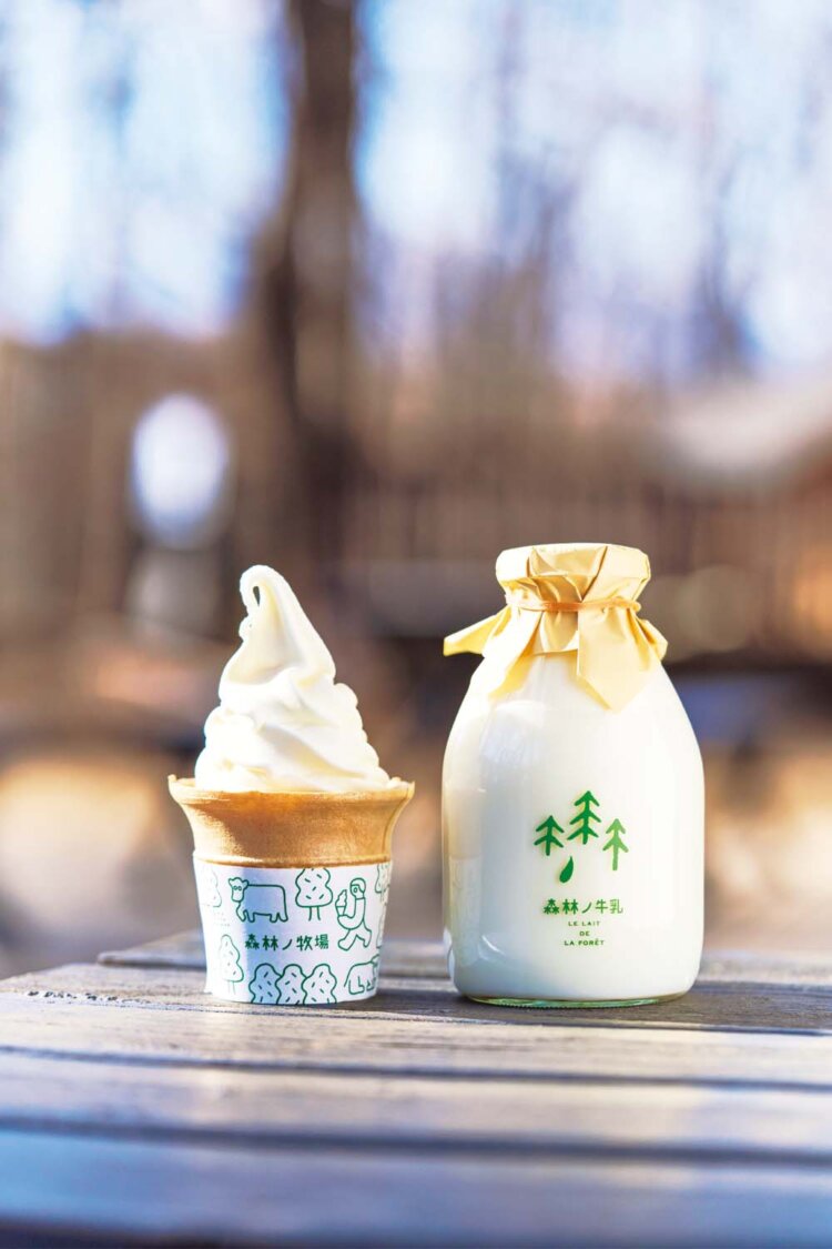 ジャージー牛乳のソフトクリーム550円、森林ノ牛乳500ml680円。
