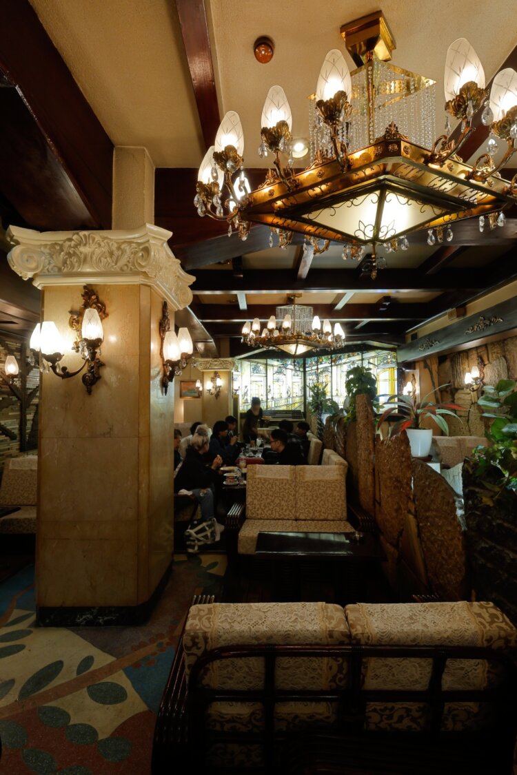 『古城』の店内。