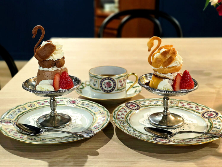 黒鳥の湖ババロア1100円、白鳥の湖プリン1100円。