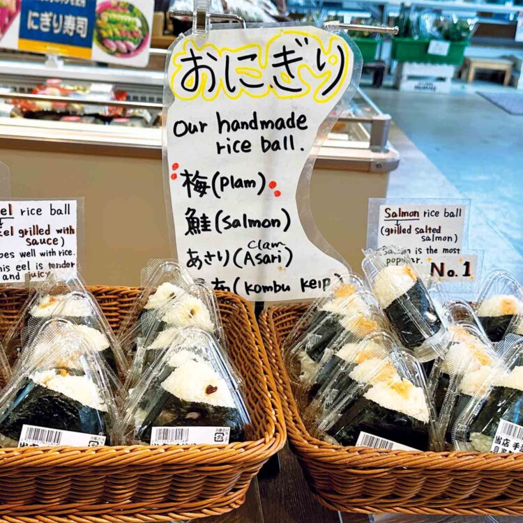 総菜やベーカリーは1階に。