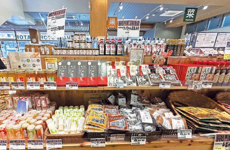 1・2 階に飛騨の食が満載！