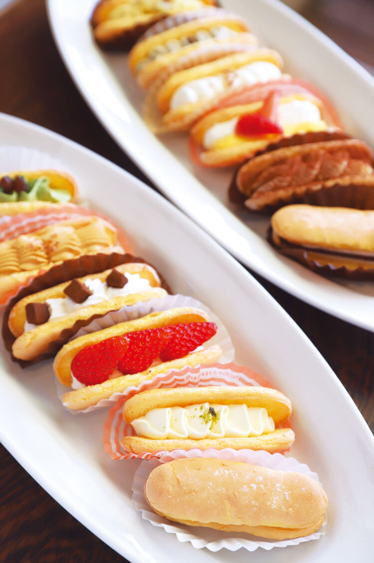 この日の生かげろうのAミックスはレアチーズや抹茶、Bミックスは板チョコや塩ミルクなど各6本で1200円。