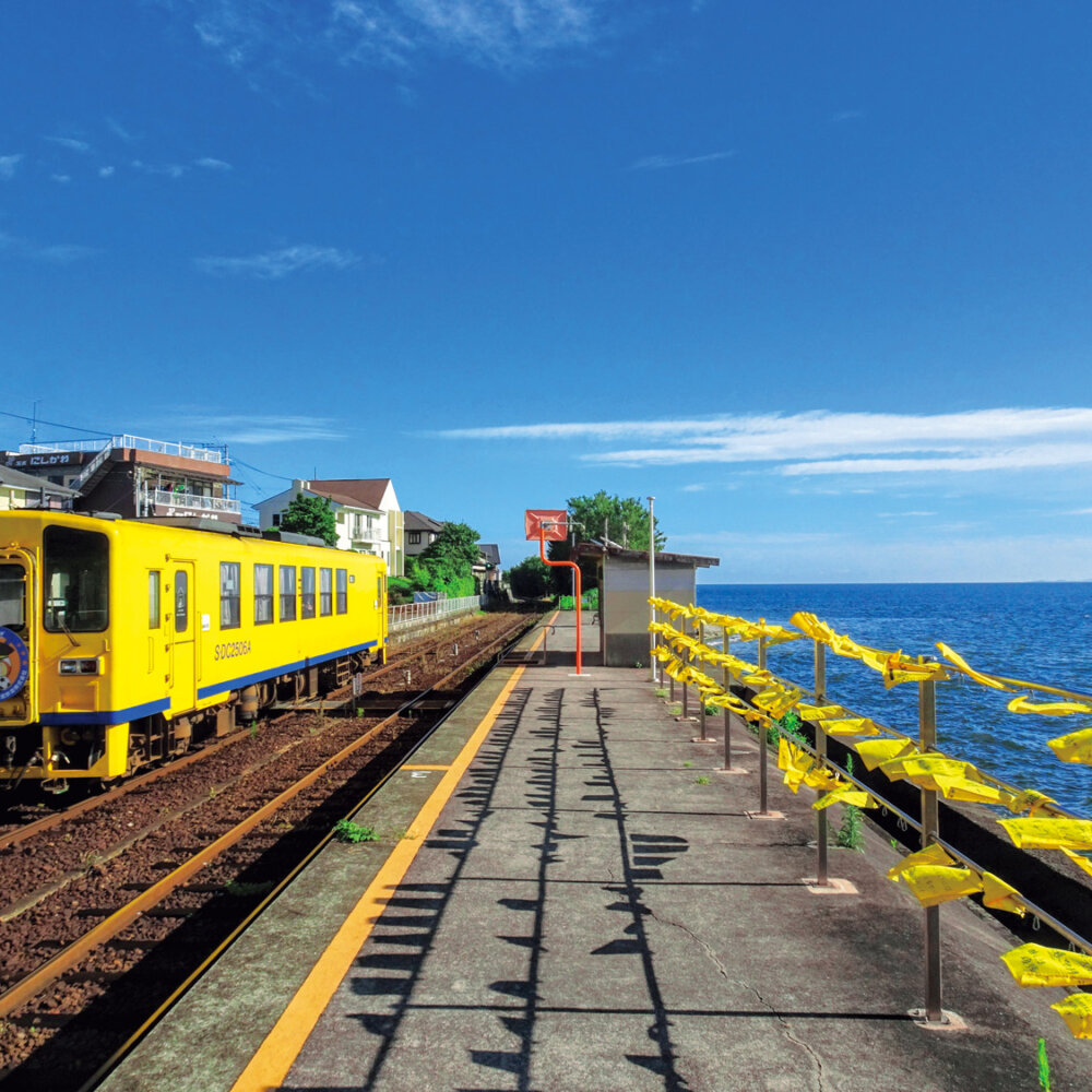 【ローカル線ひとり旅】島原鉄道［長崎県］～青く輝く半島の海沿いをゆく幸せの黄色い列車