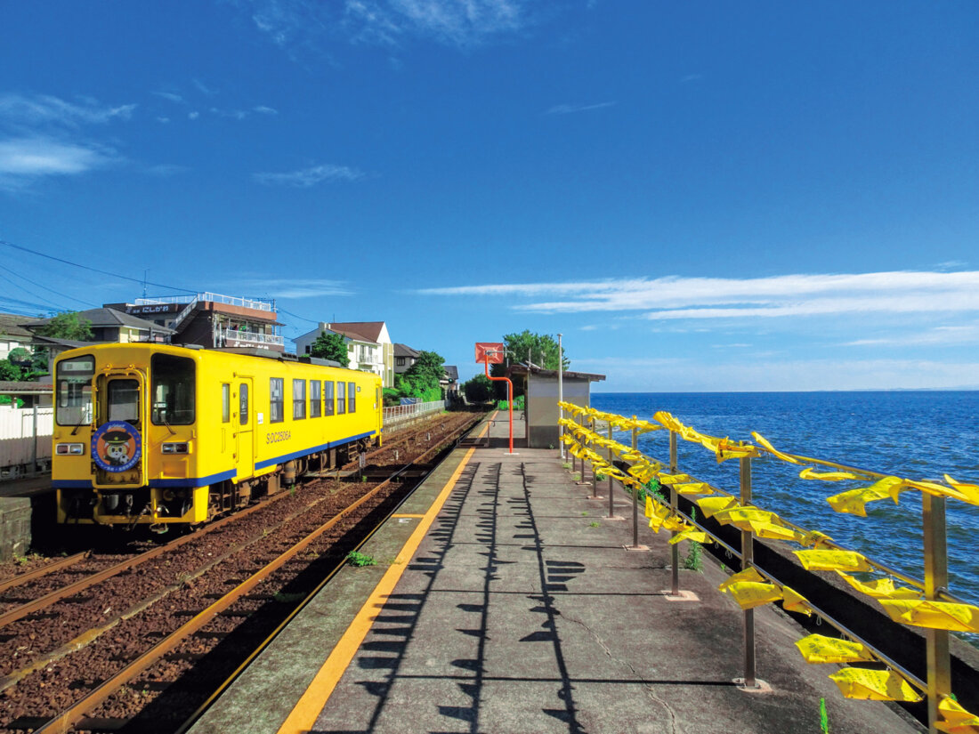 【ローカル線ひとり旅】島原鉄道［長崎県］～青く輝く半島の海沿いをゆく幸せの黄色い列車