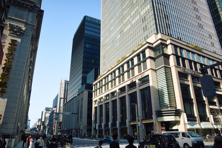 中央通りと「コレド室町1」。