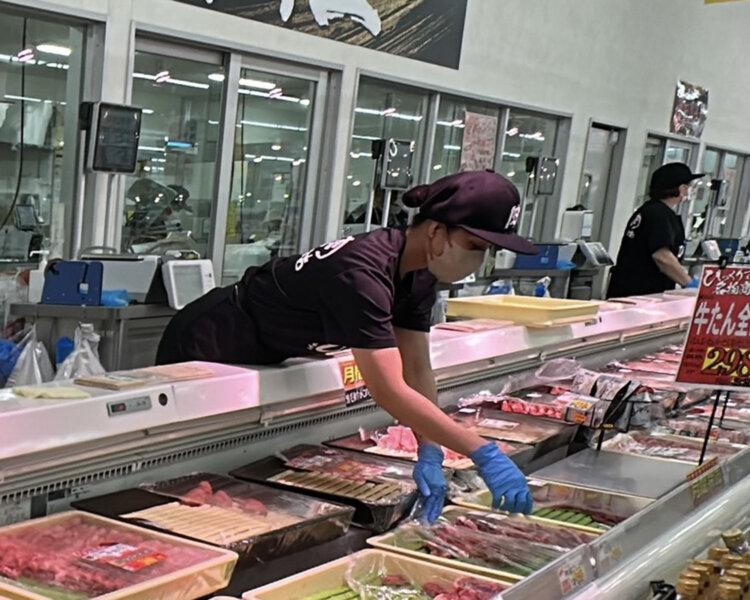 身を乗り出して取ってくれる姿も見ごたえあり！