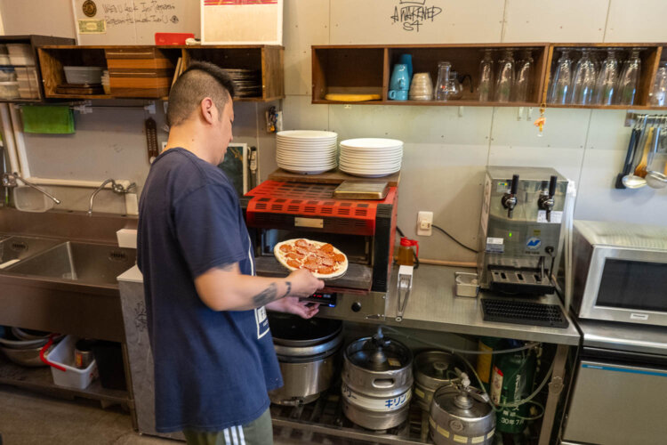 取り扱う企業のテストキッチンで試して、これならいけると思ったという電気窯。