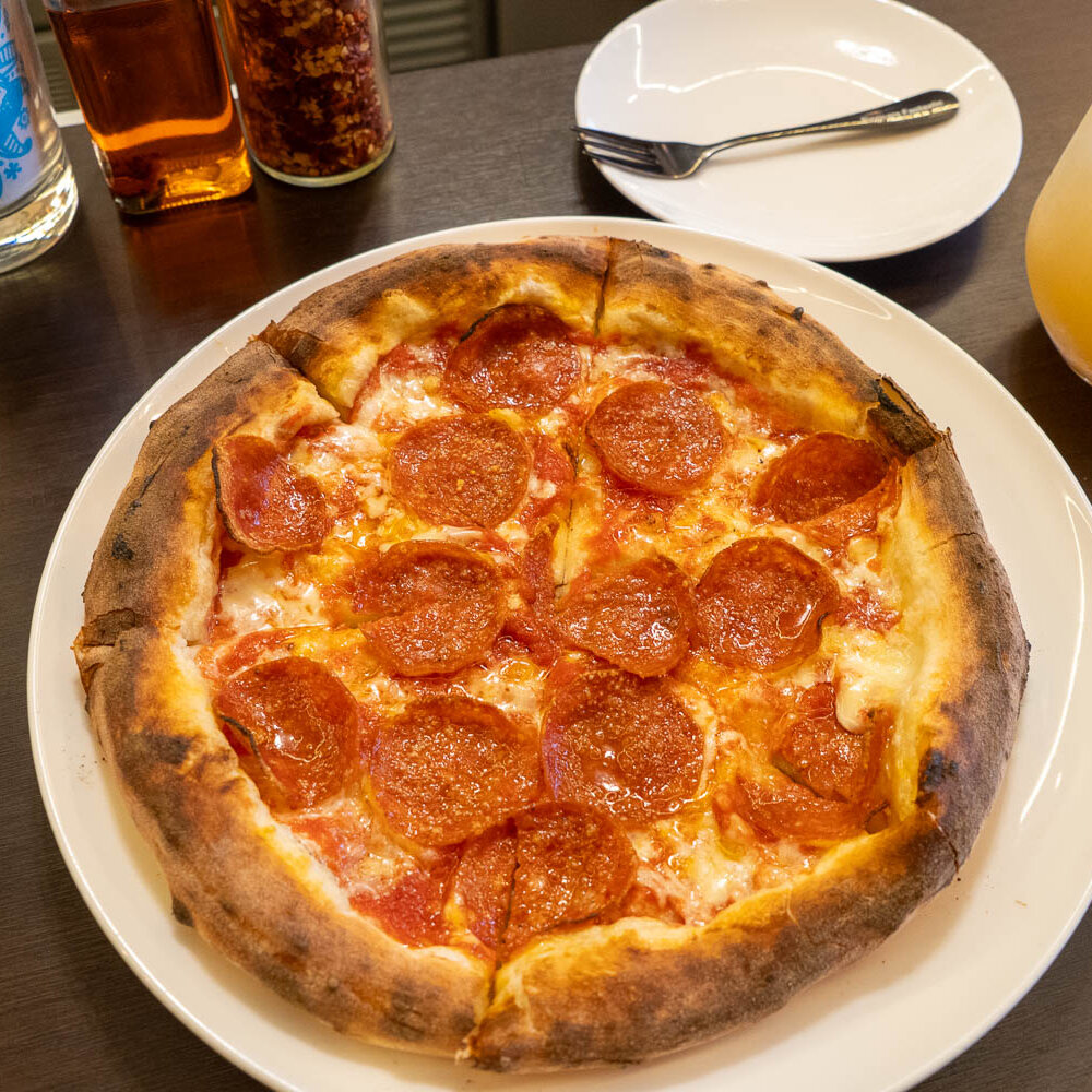 高円寺『Pizzicare』は下田育ちのピザが着地した店。多国籍なペパロニたっぷり「ニューヨーク」をランチに