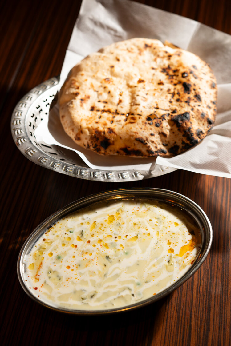 カスリメティとグリーンピースのカレー、マター・メティ・マライ2500円は濃厚リッチな味わい。