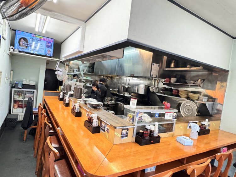 カウンターのみだが、店内にはゆったりした雰囲気がある。
