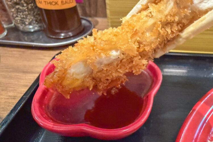 南蛮ソースは高円寺阿波踊りセットでは別添え。あらかじめかけてあるメニューもある。