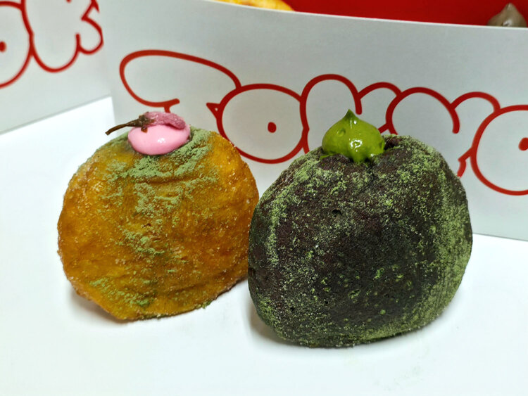 期間限定 桜クリーム抹茶590円（左）、抹茶クリームチョコ660円。