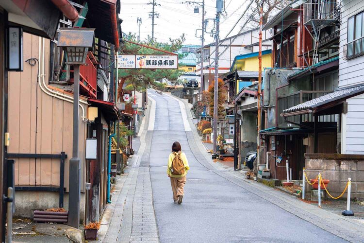 中山道沿いには、むかしの旅籠や茶屋を活用したお店がちらほら。