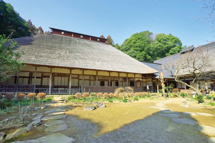 茅葺きの本堂含め、伽藍のほぼすべてが国指定有形文化財に登録されている。