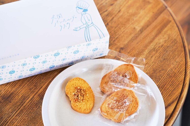 ローストアーモンドとメープルシュガーが香るパンベルデュラスク10枚入り3300円。