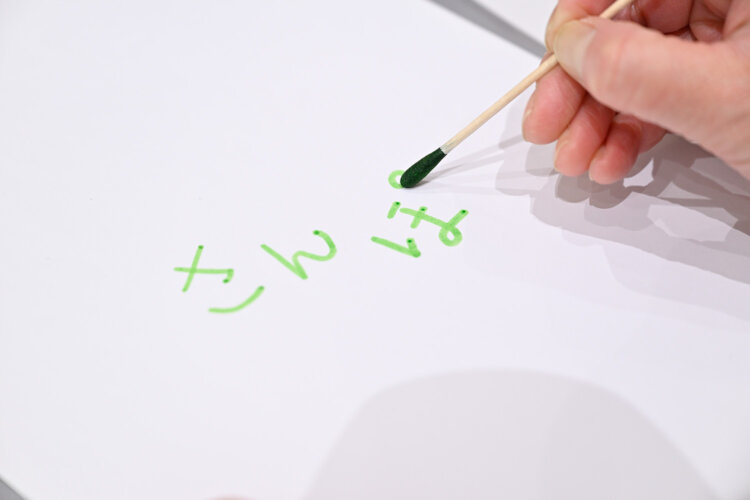 ペン本体の中綿に染み込ませる前に試し書き。