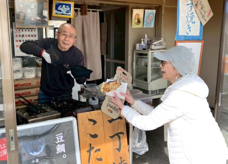 一丁焼き こたろう／名物店主とのお話も楽しい。10:00～18:00（餡がなくなり次第終了）、不定休。鎌倉市今泉台4-20-2 ☎090-3238-0297