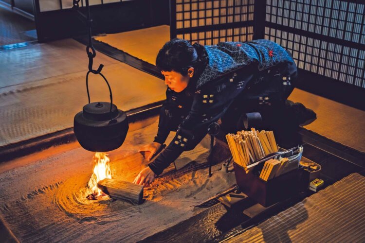 囲炉裏の煙には防虫、防腐の効果がある。