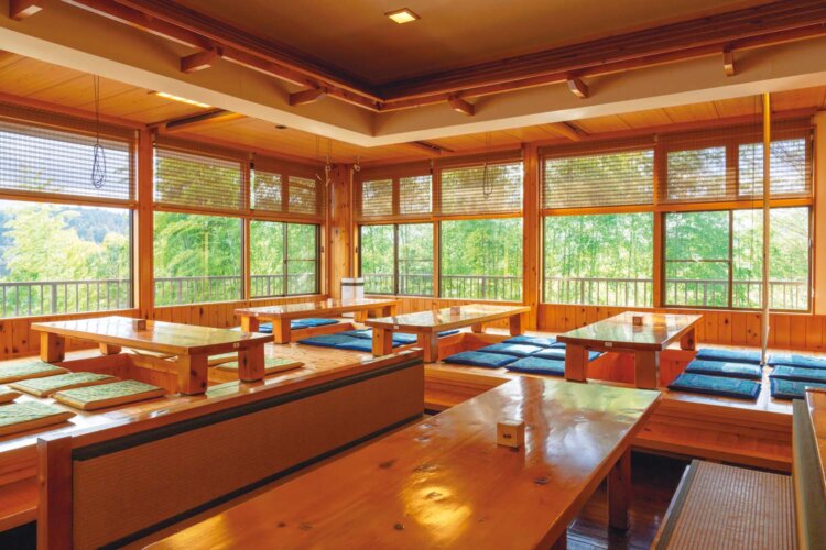 木曽檜をふんだんに使った贅沢空間。