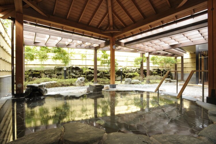 『鶴巻温泉 弘法の里湯』は、丹沢・大山フリーパスの提示で入館料が200円引きに！