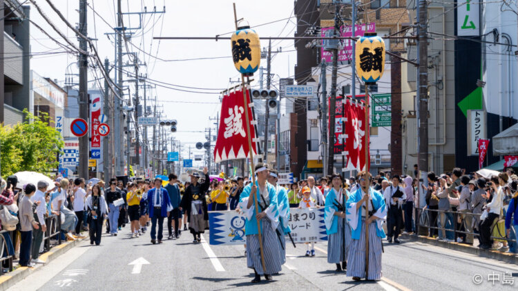 大勢の隊士たちが街道を練り歩く姿は、まるで江戸時代にタイムトリップしたよう。
