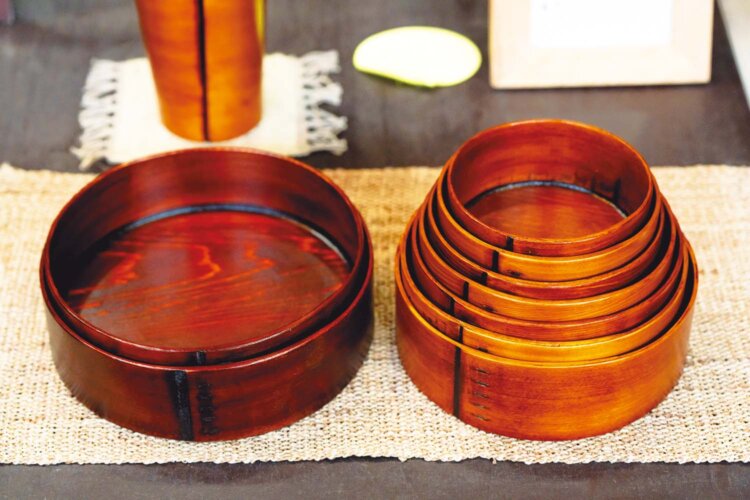 『小坂屋漆器店』の曲げわっぱ。