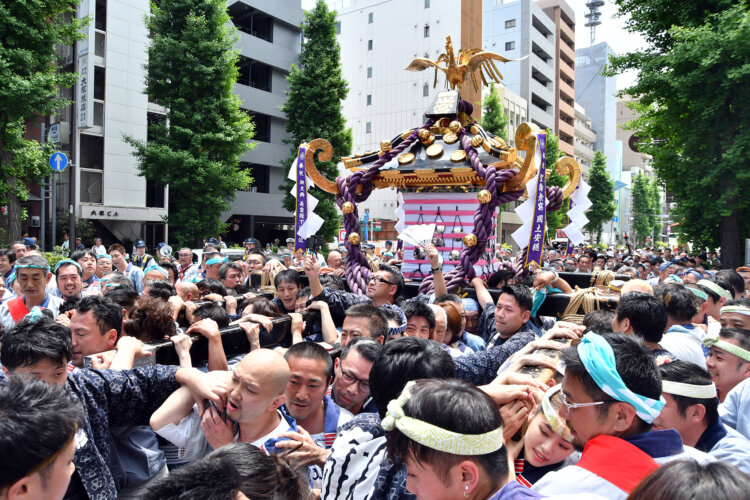浅草の街が祭りムード一色に！浅草神社の例大祭「三社祭」が5月15～17日に開催