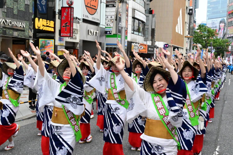 にぎやかな踊りパレードのほかにも鹿児島を体感できる催しも行われ、週末の渋谷は鹿児島一色に！
