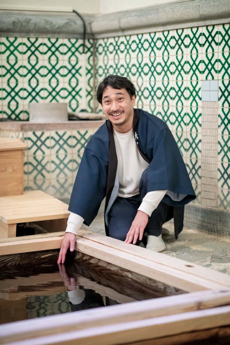 温泉入浴マイスターの資格をもつ『木屋旅館』若旦那の御船利洋さん。