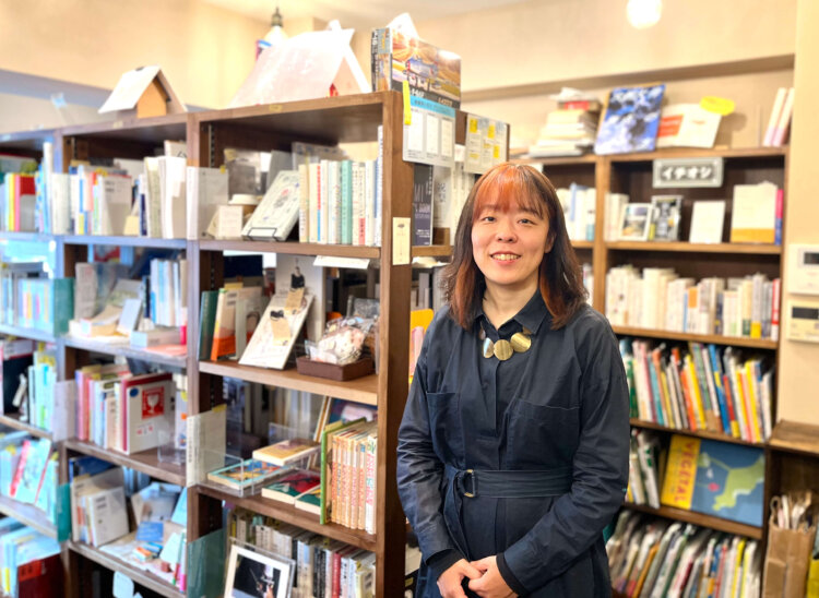 店主の直井さん。今の場所は、ビルオーナーとの奇跡的な出会いで即断したとか。