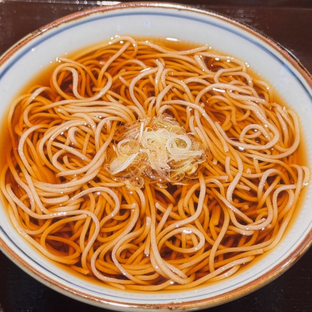 新井薬師前『国産二八そば スタンド』。おいしさと低価格を同時に実現する職人の技とは