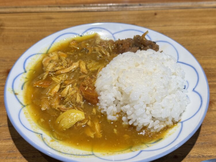 具沢山でマイルドなミニカレー450円。この大衆的な感覚がうれしい。