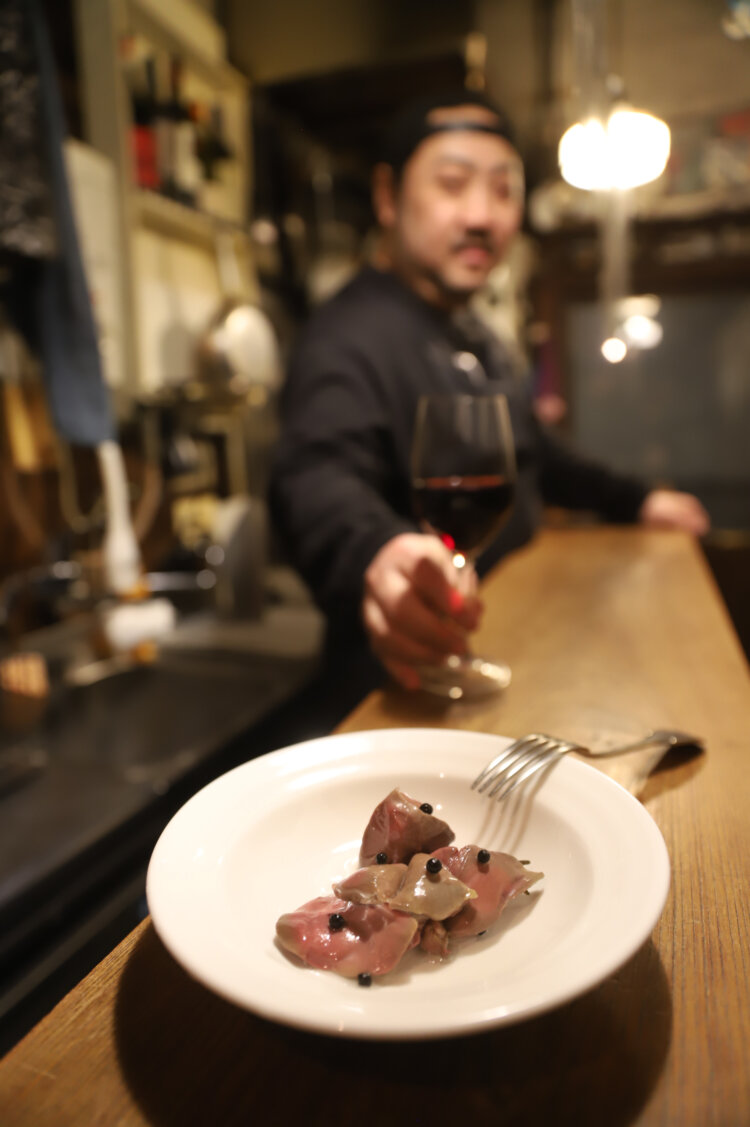 ワインはすべてイタリア。赤・白ともに各750 円。