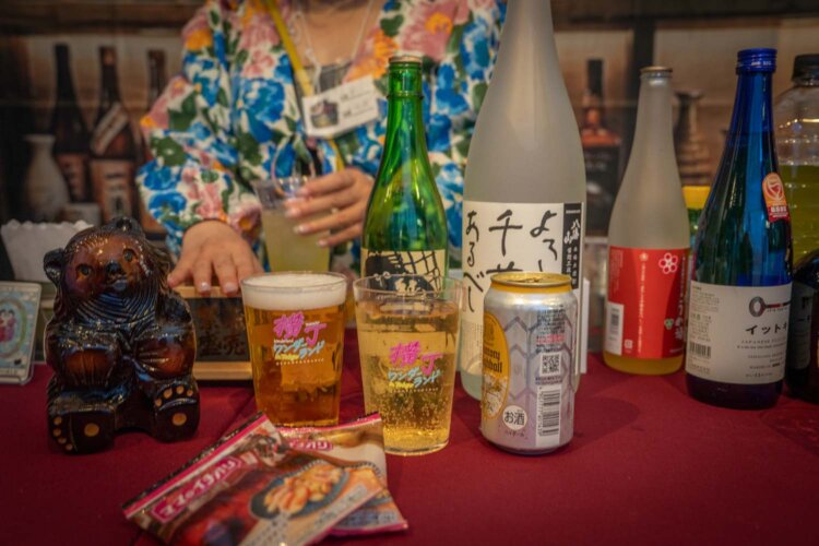 店には毎回違った新潟県産の日本酒を置くというこだわりっぷり。