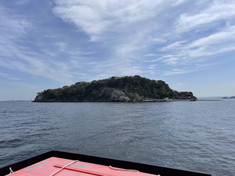 猿島が見えてきた。