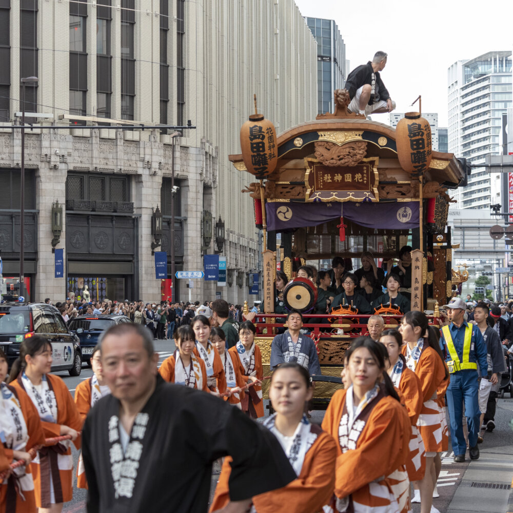 巨大な神輿が新宿の街を練り歩く！「花園神社例大祭」が5月22～25日に開催