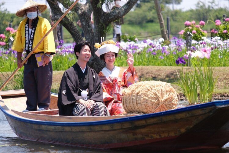 古き良き水郷地帯の婚礼文化を再現した「嫁入り舟」。