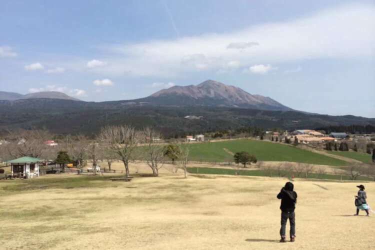 霧島連山のふもとの高千穂牧場（写真提供＝廣底さん）。