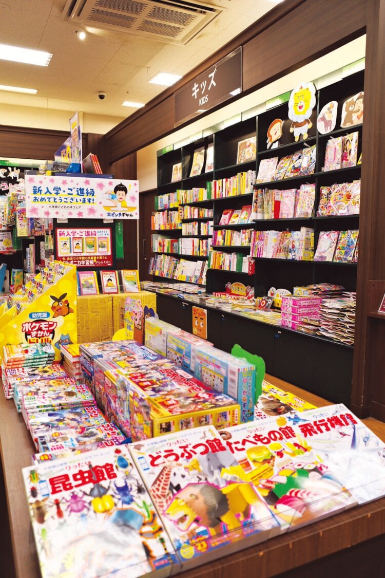 児童書コーナーは見やすく、手にとりやすい。