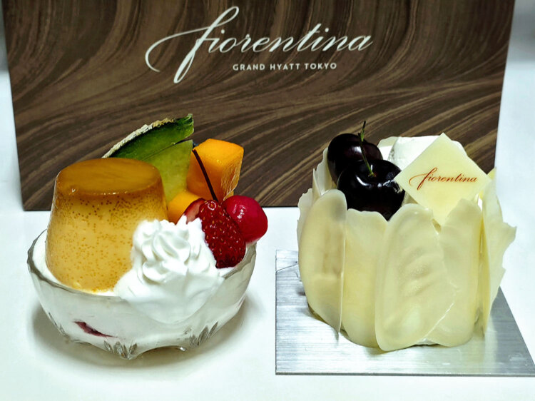プリンアラモード950円、グランドプレミアム ショートケーキ チェリー2200円。